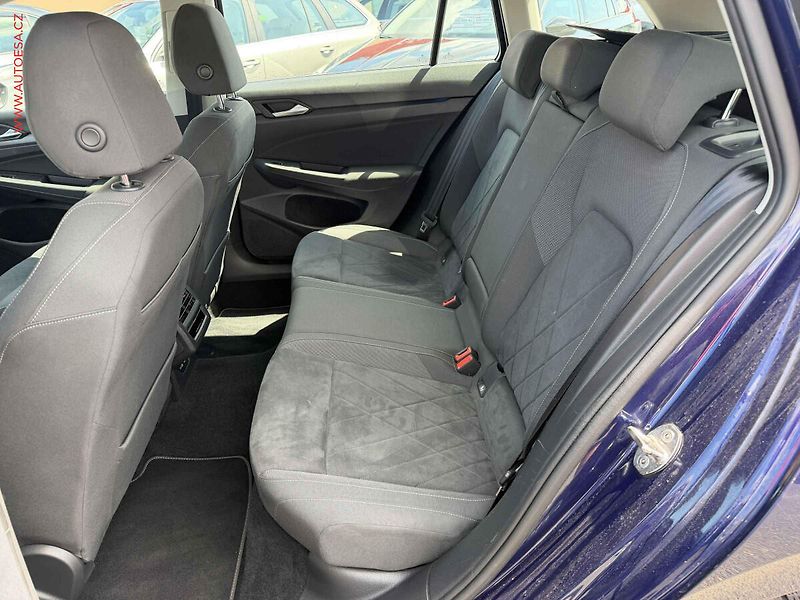 Volkswagen Golf (2022) 2.0 TDi, Style, LED - fotka 9 z 17