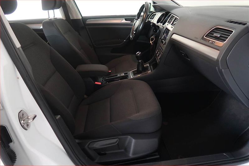 Volkswagen Golf (2014) 1.2 TSI, Navi, Park. senzory - fotka 9 z 17