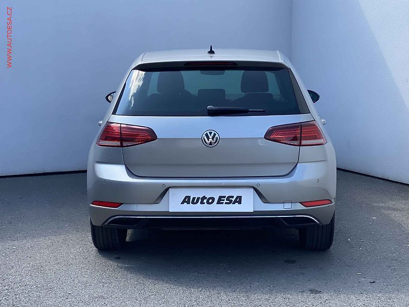 Volkswagen Golf (2017) 1.0 TSi, Sound, navi - fotka 5 z 17