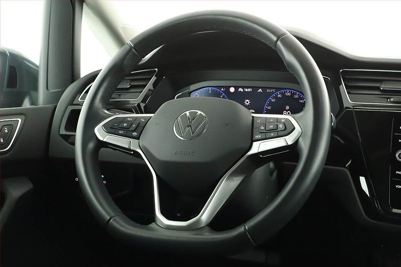 Volkswagen Touran (2023) 2.0 TDI - fotka 8 z 17