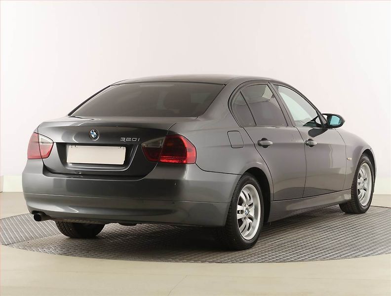 BMW Řada 3 (2005) 320 i, po STK, rezervace - fotka 5 z 16