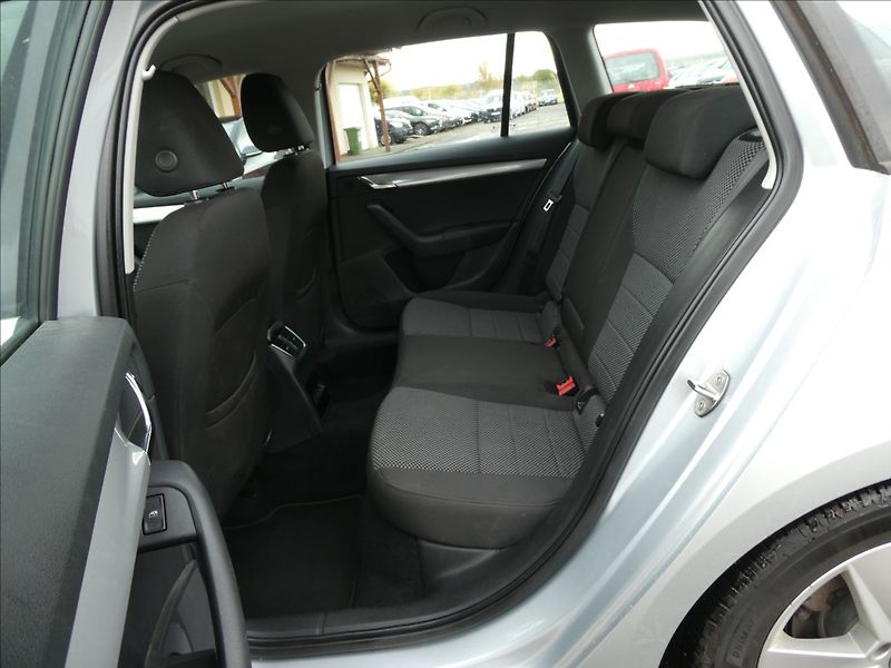 Škoda Octavia 1,4 TSi 110kW DSG, 2x Alu kola - fotka 22 z 42