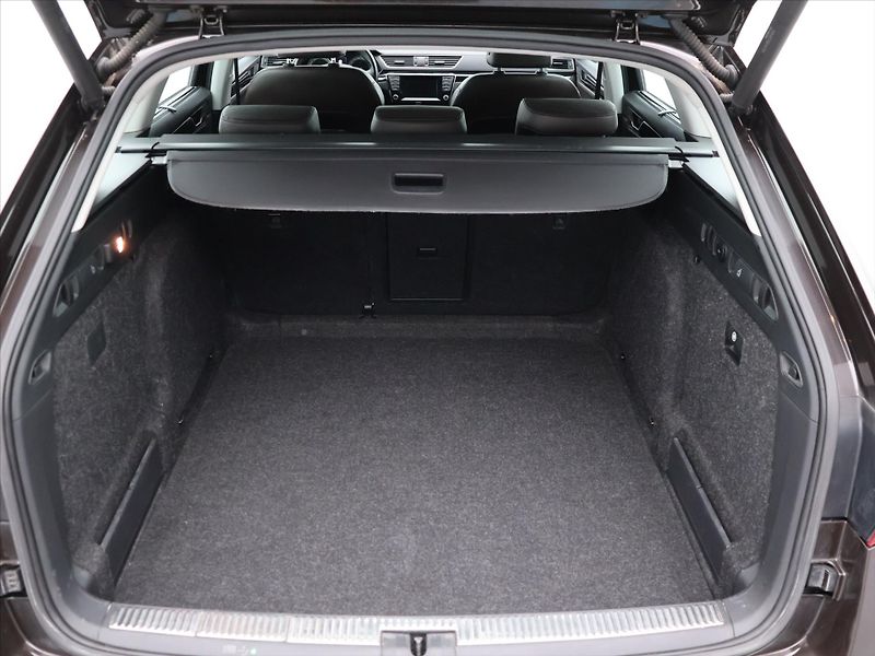 Škoda Superb 2,0 TDI 110kW DSG CZ L&K - fotka 10 z 35