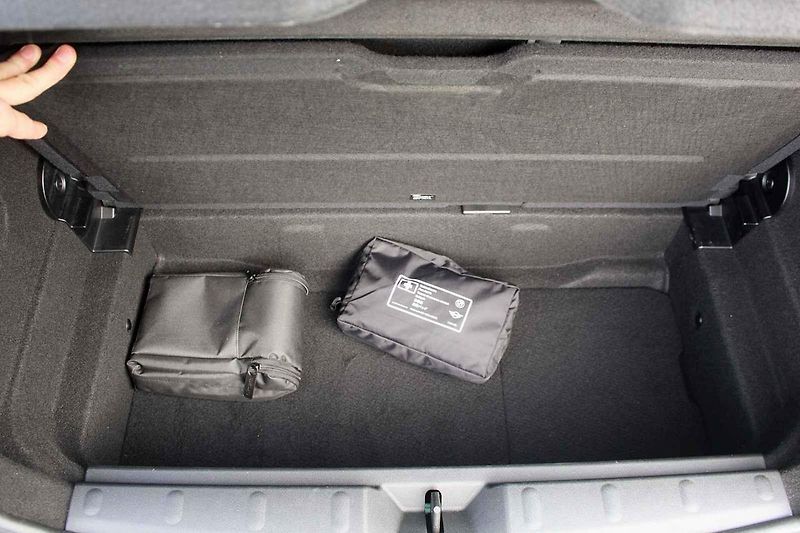 Mini Cooper S stále vyhoví nadšeným řidičům