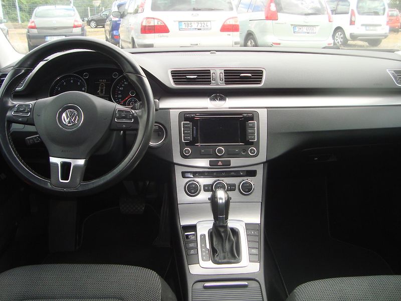 Volkswagen Passat (2013) 2,0 TSi - fotka 14 z 18