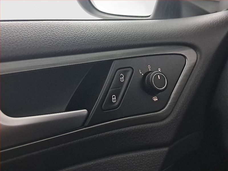 Volkswagen Golf (2018) 1.0 TSI, Tempomat - fotka 17 z 20