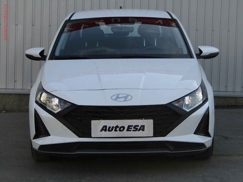 Hyundai i20 (2024) 1.2i, 1.maj,ČR, STK2/28 - fotka 2 z 22