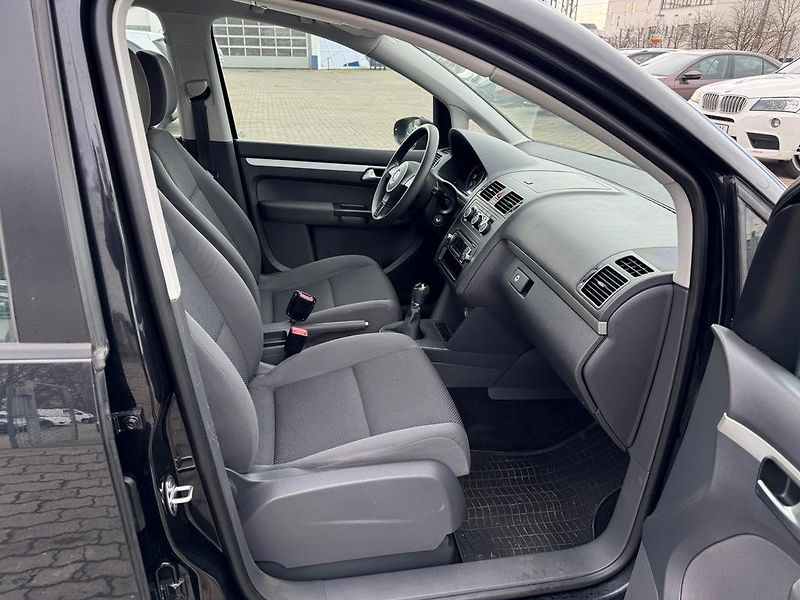 Volkswagen Touran 1.6 TDI 77 kW servisní knížka - fotka 11 z 20