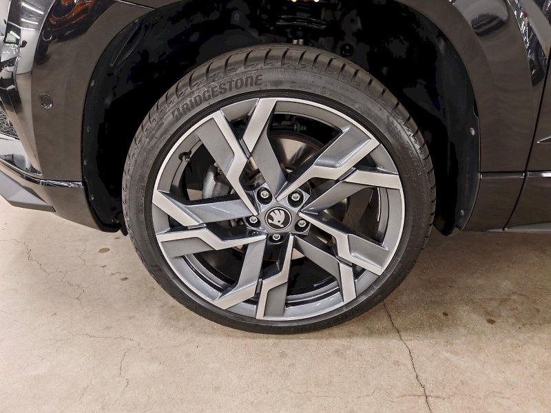 Škoda Karoq (2025) 1.5 TSI 110 kW DSG Sportline - fotka 32 z 32