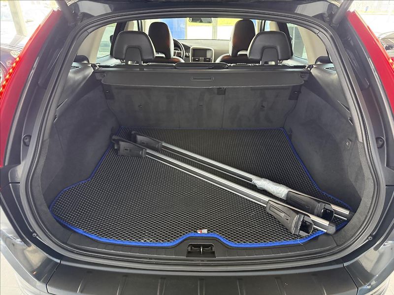 Volvo XC60 2,0   SERVISNÍ KNÍŽKA - fotka 21 z 23