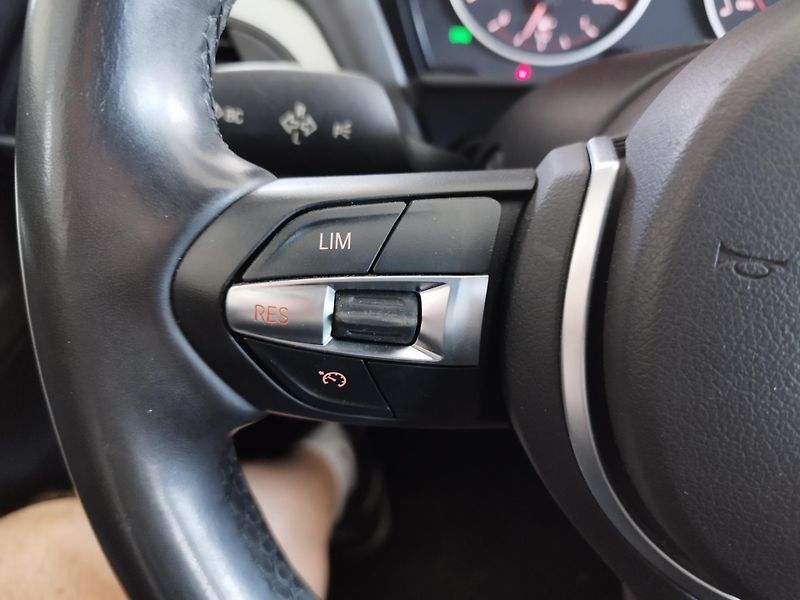 BMW Řada 1 (2017) 120I,135KW,MANUÁL.ALU,NAVI - fotka 24 z 29