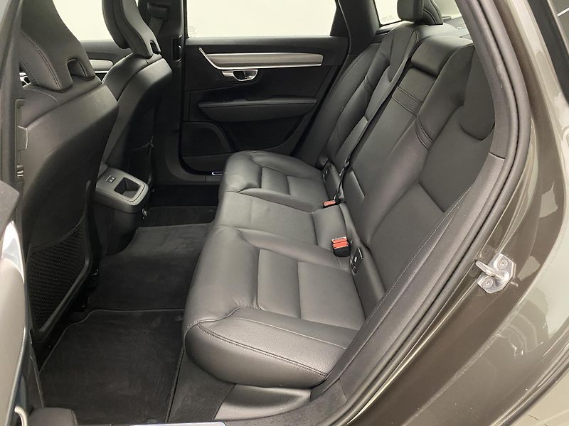 Volvo S90 D4 MOMENTUM AUT - fotka 5 z 43