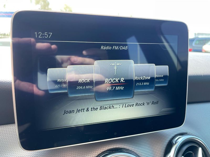 Mercedes-Benz GLA 180 i - fotka 17 z 25