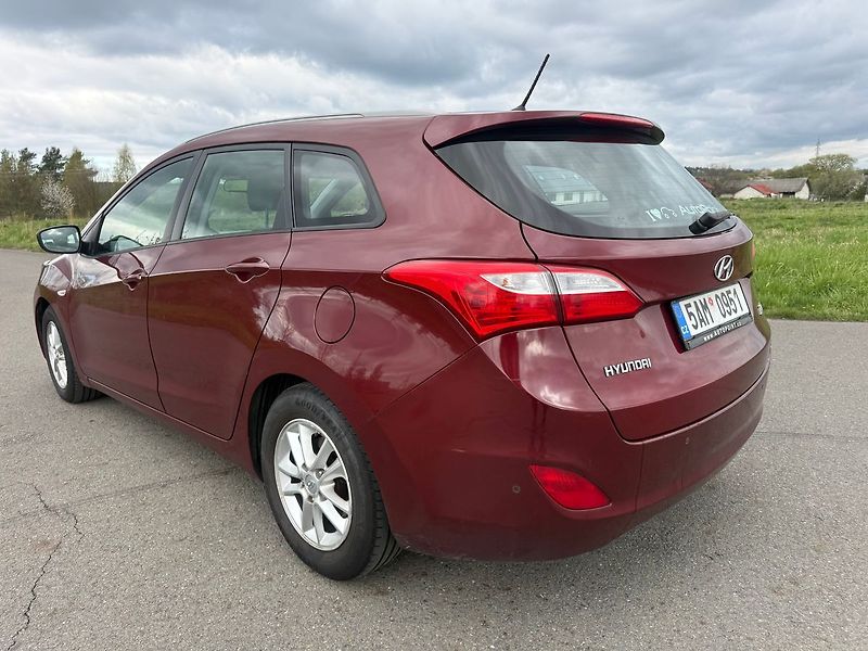 Hyundai i30 COMFORT 1,6 81 kW - fotka 3 z 17