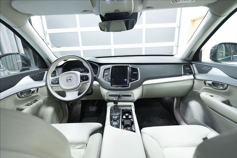 Volvo XC90 2,0 D5 AWD 1. MAJITEL ČR TAŽNÉ - fotka 13 z 44