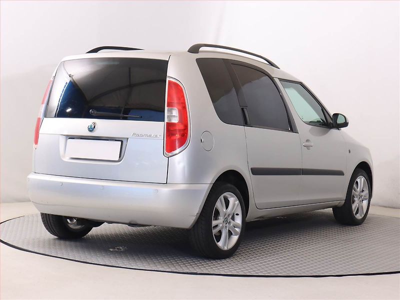 Škoda Roomster (2007) 1.6 16V, Park. senzory - fotka 5 z 16