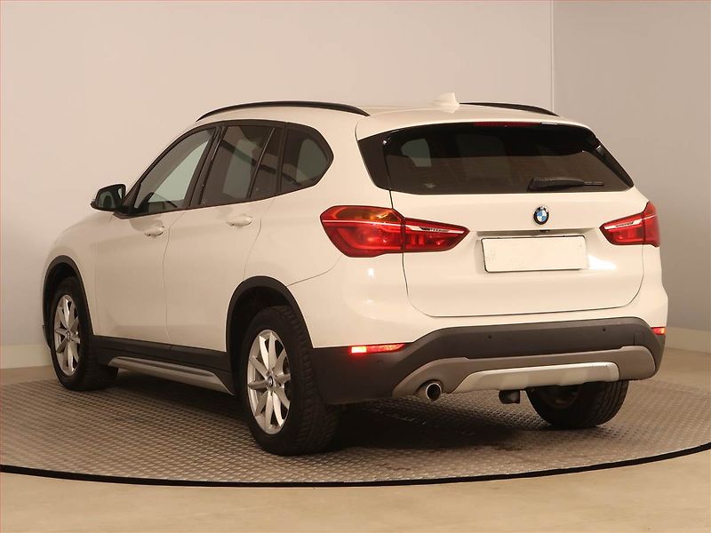 BMW X1 (2016) sDrive18d, Automat, Kůže - fotka 4 z 21