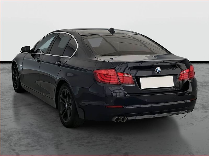 BMW Řada 5 (2011) 520d, Xenony, Tempomat - fotka 4 z 17