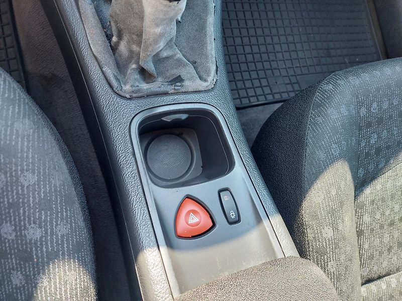 Renault Laguna (2007) II. 2.0i-16v - fotka 14 z 22