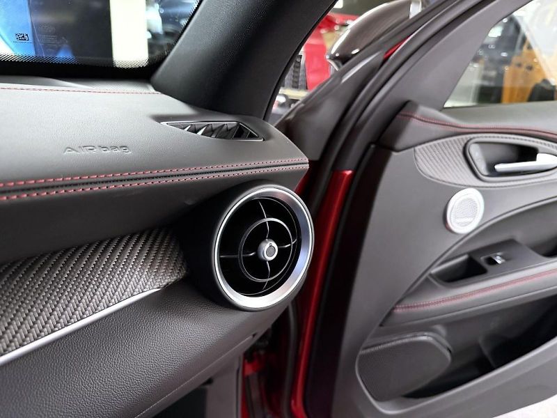 Alfa Romeo Stelvio (2026) 2.9 V6 BiTurbo 520k QV COLLEZI - fotka 28 z 28