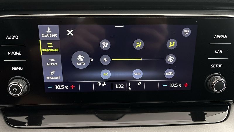 Škoda Octavia 2.0 TDI DSG Ambition - fotka 24 z 24