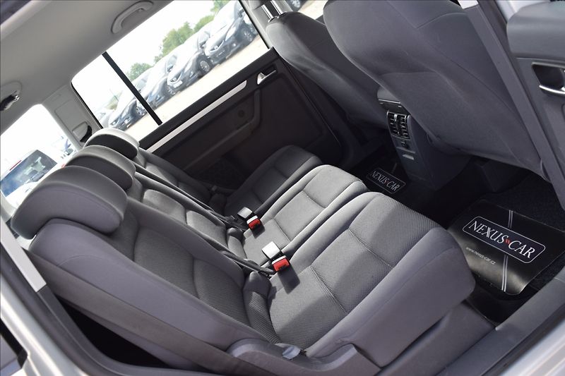 Volkswagen Touran 1,4 i 103KW AUTOMAT TAŽNÉ NAVI - fotka 42 z 44