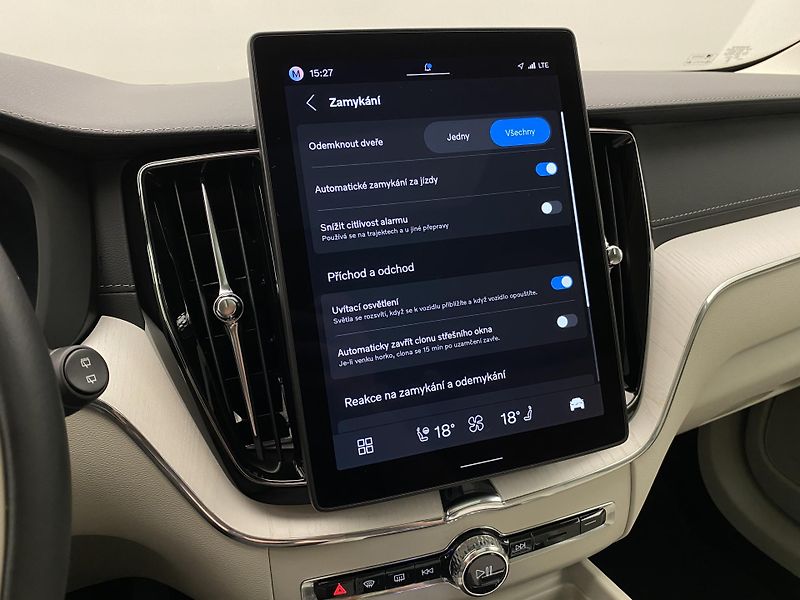 Volvo XC60 T8 AWD RECHARGE DARK ULTRA CZ - fotka 58 z 67