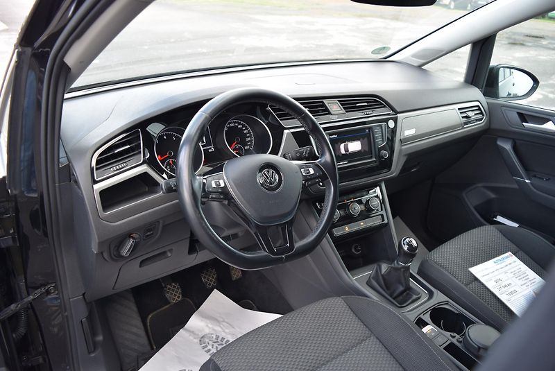 Volkswagen Touran (2016) 1.4TSI 110kw CLBMT 7MÍST TAŽN - fotka 23 z 50