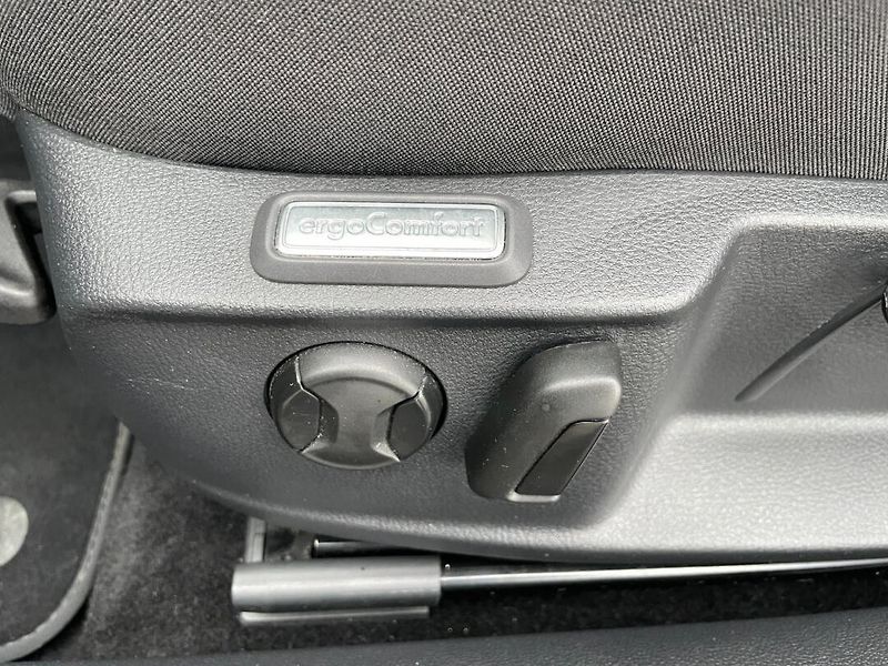 Volkswagen Passat (2021) Com. Style Business DSG! Navi! - fotka 18 z 40