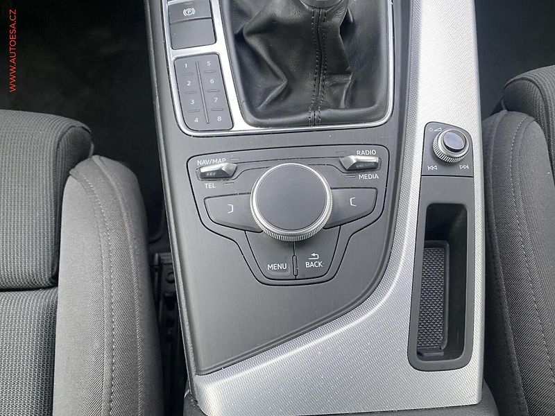 Audi A4 (2017) 2.0 TDi, Bixen, navi - fotka 13 z 19