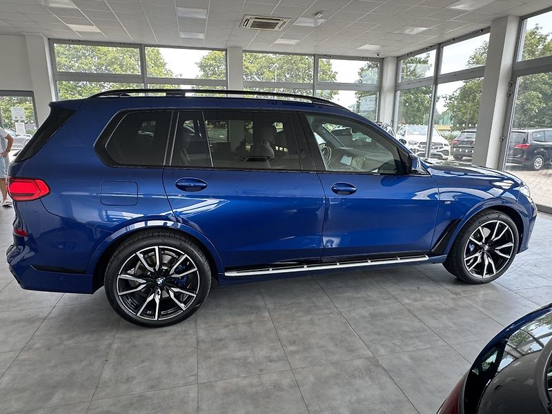 BMW X7 (2022) xDrive 40d M Sports - fotka 8 z 42