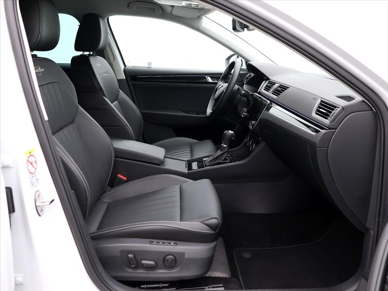 Škoda Superb 2,0 TDI 147kW DSG 4x4 L&K DPH - fotka 13 z 44