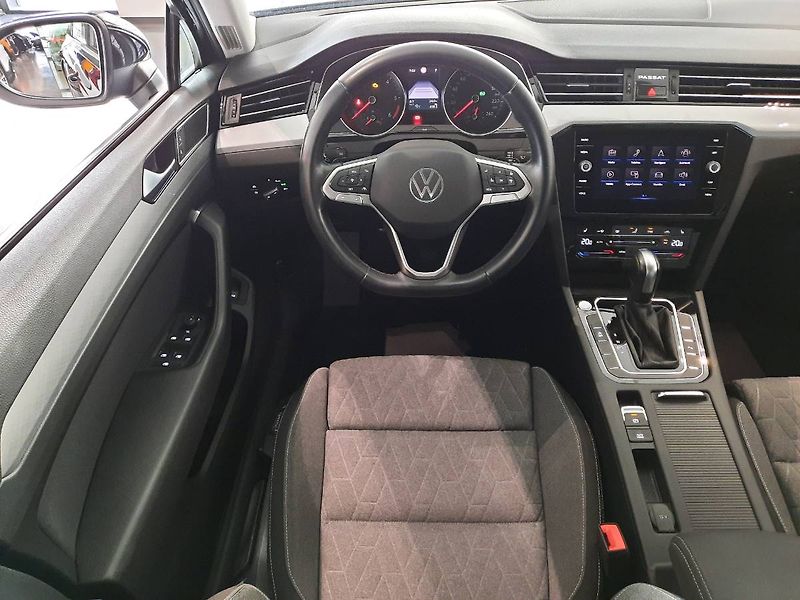 Volkswagen Passat Variant (2022) 2.0 TDI (110kW/150k) DSG, Busi - fotka 11 z 28