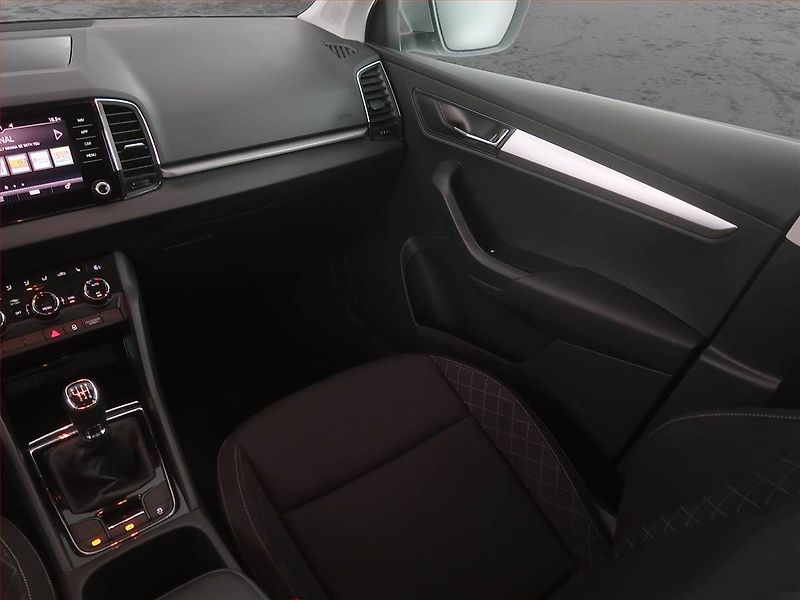 Škoda Karoq (2020) 1.6 TDI, Navi, Tempomat - fotka 8 z 20