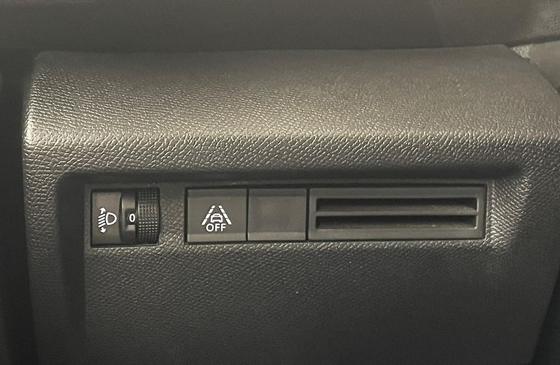 Citroën C4 1.2 PT, 96 kW, FEEL, ČR, 1.MAJ - fotka 21 z 27