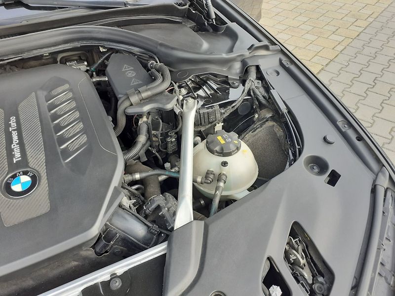 BMW Řada 5 (2019) 530d x Drive Luxury Line - fotka 33 z 48