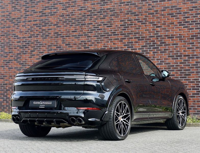 Porsche Cayenne (2025) Coupe E-Hybrid 360KW Techart - fotka 14 z 46