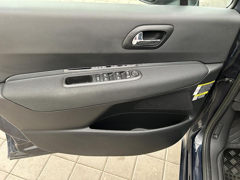 Peugeot 5008 1.6 HDI Allure - fotka 6 z 21