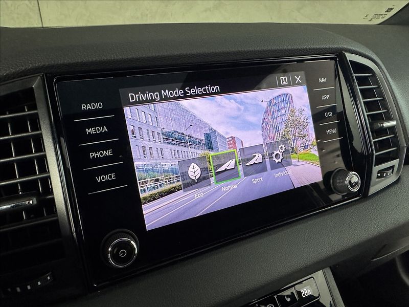 Škoda Karoq 2,0 TDi  DSG Sportline Virtual - fotka 39 z 49