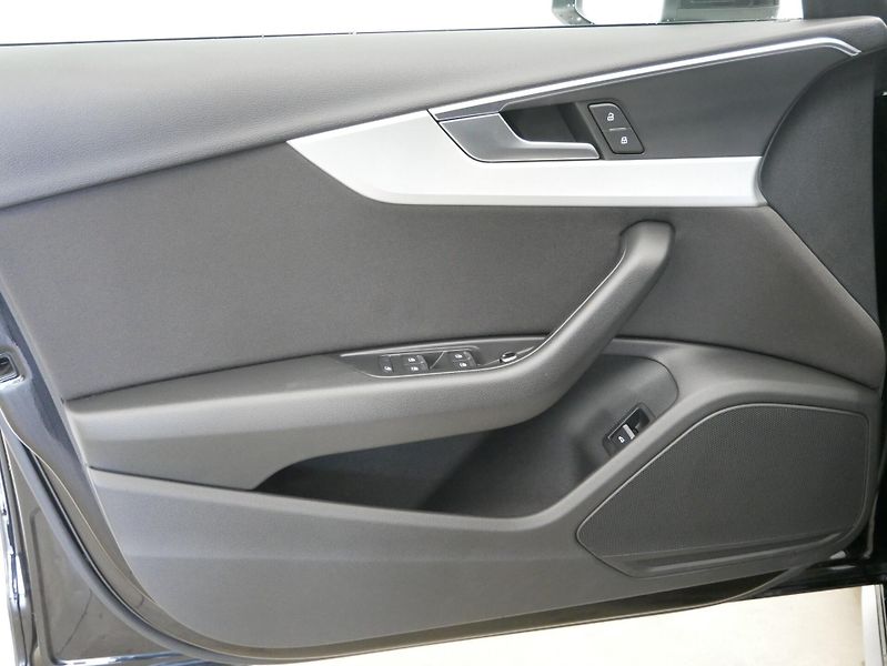 Audi A4 - fotka 12 z 30