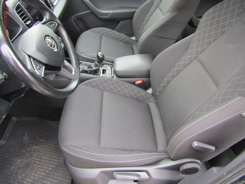 Škoda Karoq (2018) 1.6 TDi, ČR, Ambition, LED - fotka 9 z 19