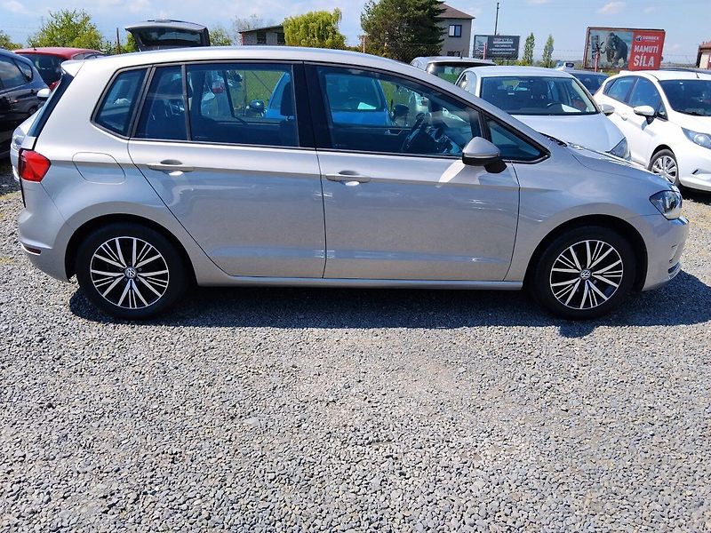 Volkswagen Golf Sportsvan (2015) - fotka 9 z 27