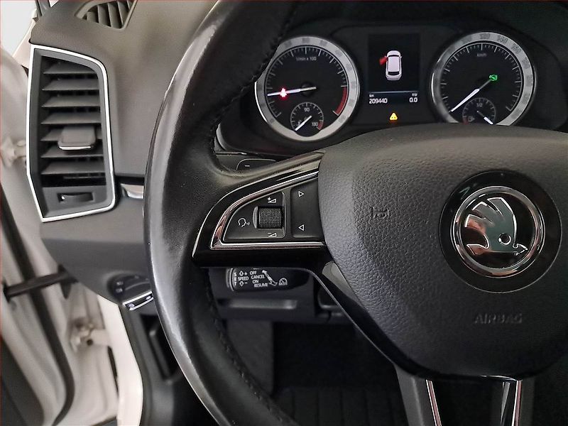 Škoda Karoq (2018) Style 1.6 TDI, Automat, Navi - fotka 19 z 24