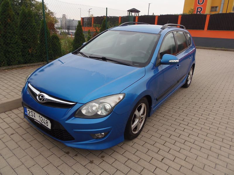 Hyundai i30 (2011) 1.4i CW kombi ČR původ - fotka 1 z 22