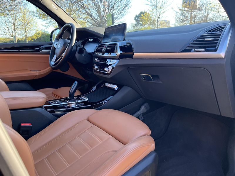 BMW iX3 (2021) /210kW - fotka 27 z 38