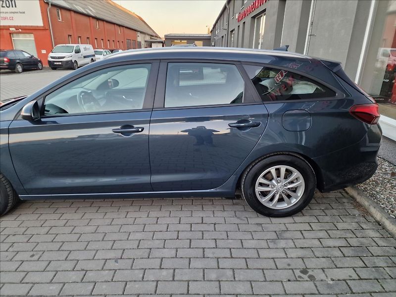 Hyundai i30 1.6CRDi Comfort,ČR,1.Majitel - fotka 42 z 50