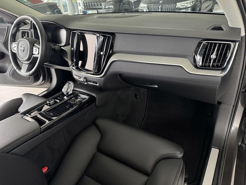 Volvo V60 T6 AWD*257kW*REZERVACE! - fotka 11 z 33