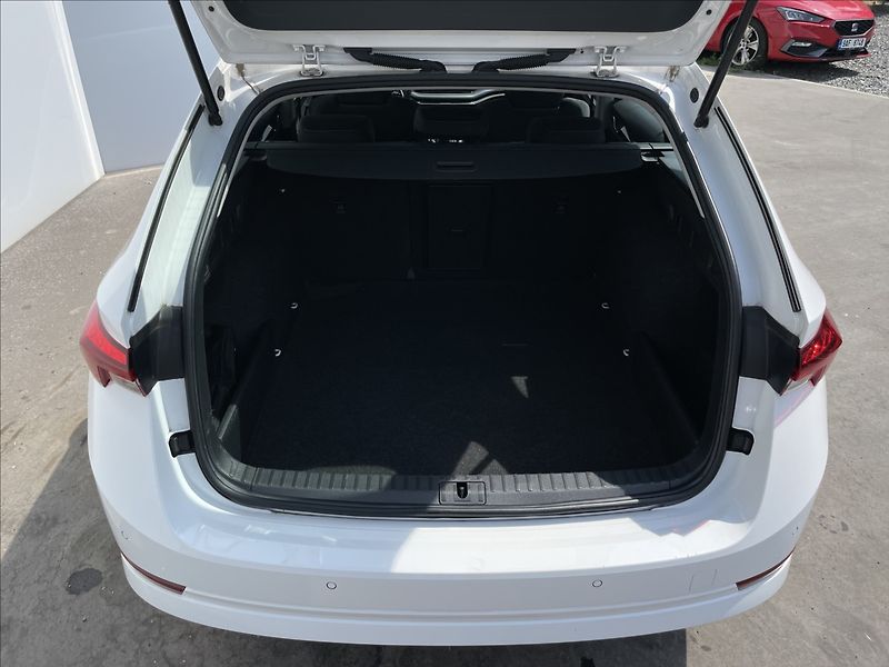 Škoda Octavia 2,0 TDI Combi Ambition Plus - fotka 24 z 24