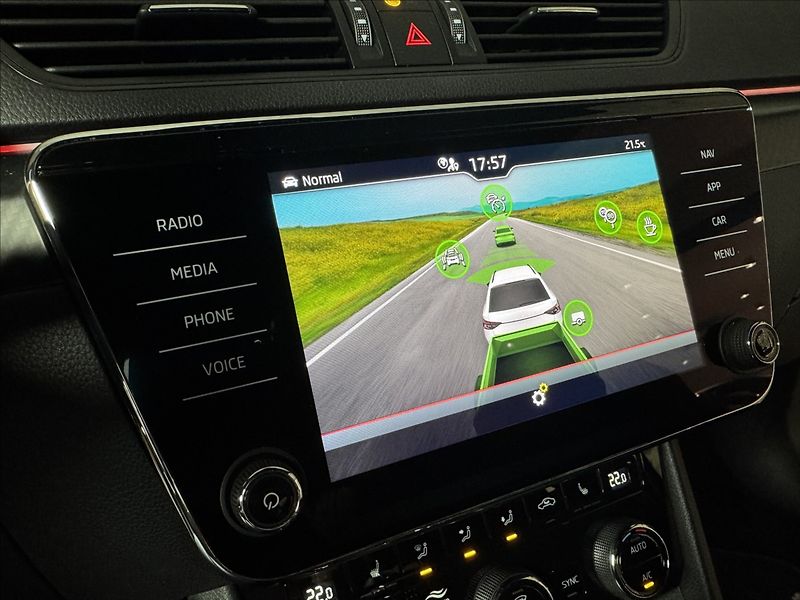 Škoda Superb 1,5 TSi  DSG Sportline Virtual - fotka 28 z 48