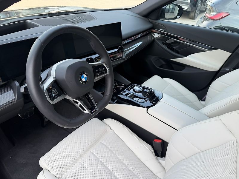 BMW Řada 5 540dx Touring 10/2025 TOP - fotka 18 z 30